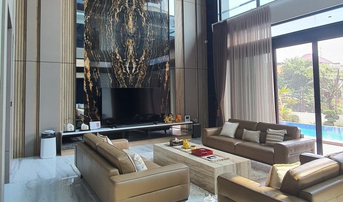 Premium display furniture